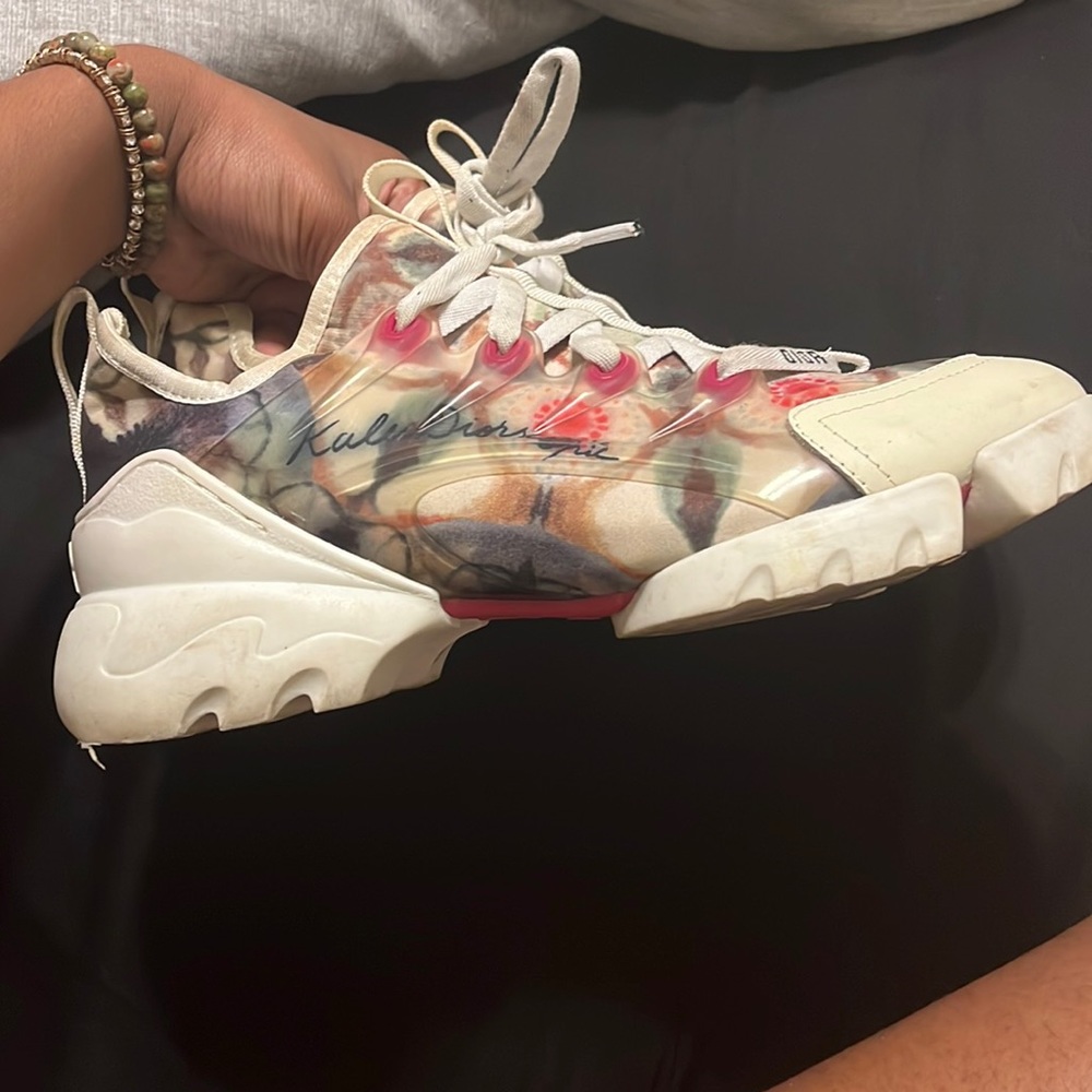 D connect sneakers